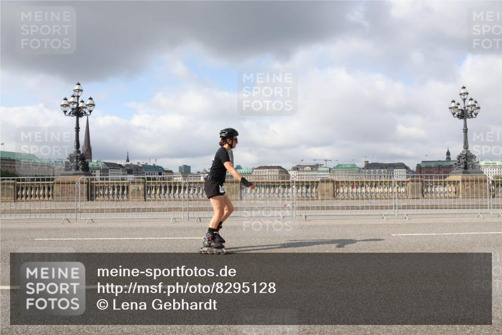 29.06.2025 - hella hamburg halbmarathon Lena Gebhardt http://msf.ph/oto/8295128 29.06.2025 09:06:00 Lombardsbrücke  meine-sportfotos.de