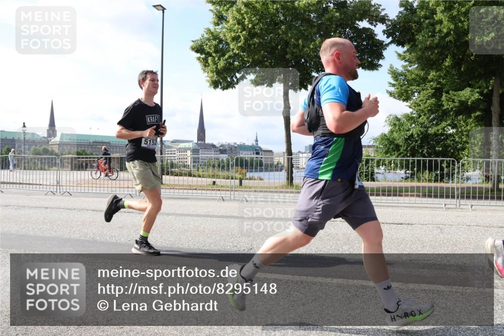 29.06.2025 - hella hamburg halbmarathon Lena Gebhardt http://msf.ph/oto/8295148 29.06.2025 09:46:41 Lombardsbrücke 5152, 1053, 1344, 1577, 1889, 2243, 3843, 3955, 4477, 4944, 5042, 5048, 5152, 5660, 6683, 7080, 7466, 7534, 7622, 7628, 7845, 7867, 7901, 8312, 8323, 8784, 8864, 8956, 10298, 10477, 10865, 10927, 10929, 11230, 11304, 11661, 11833, 11898, 12447, 12899, 12987, 13199, 13252, 13493, 13494, 13617, 13729, 13961, 14276, 14310, 15391, 15902, 16065, 16140, 16243, 16811, 16931, 16957, 17213 meine-sportfotos.de