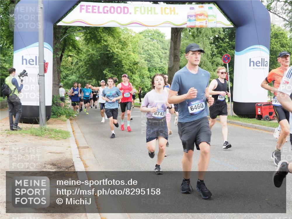 29.06.2025 - hella hamburg halbmarathon MichiJ http://msf.ph/oto/8295158 29.06.2025 10:34:05 Zwischen KM18-KM19 1759, 2048, 2367, 3186, 6054, 6071, 6290, 6373, 6460, 6700, 8023, 8269, 8743, 10792, 11809, 12084, 15133, 15636, 16513, 16624, 17499, 17674, 17892, 18970, 19128 meine-sportfotos.de