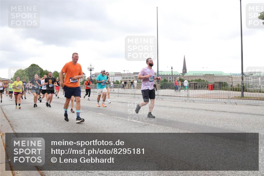 29.06.2025 - hella hamburg halbmarathon Lena Gebhardt http://msf.ph/oto/8295181 29.06.2025 10:56:04 Lombardsbrücke 17039, 275, 17038, 4470, 14492, 1113, 1738, 1909, 2095, 2793, 3101, 3244, 3257, 3268, 4083, 4265, 4354, 4470, 4473, 4836, 4896, 5220, 5222, 5306, 5575, 5580, 5693, 5757, 5994, 6055, 6056, 6113, 6257, 6494, 6594, 6968, 7025, 7028, 7516, 7616, 7969, 8005, 8110, 8305, 8517, 8527, 8532, 8533, 8648, 9435, 9548, 9606, 9838, 9861, 9865, 9948, 9953, 9956, 10094, 10436, 10438, 10449, 10593, 10640, 10740, 10784, 10987, 11903, 11962, 11963, 12695 meine-sportfotos.de