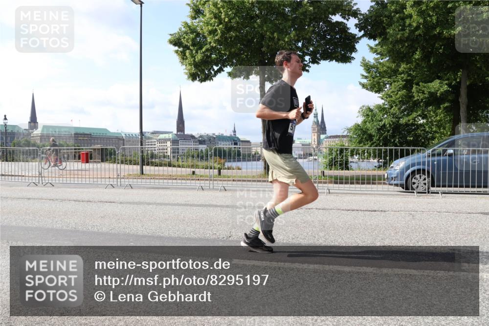 29.06.2025 - hella hamburg halbmarathon Lena Gebhardt http://msf.ph/oto/8295197 29.06.2025 09:46:41 Lombardsbrücke 1053, 1344, 1577, 1889, 2243, 3843, 3955, 4477, 4944, 5042, 5048, 5152, 5660, 6683, 7080, 7466, 7534, 7622, 7628, 7845, 7867, 7901, 8312, 8323, 8784, 8864, 8956, 10298, 10477, 10865, 10927, 10929, 11230, 11304, 11661, 11833, 11898, 12447, 12899, 12987, 13199, 13252, 13493, 13494, 13617, 13729, 13961, 14276, 14310, 15391, 15902, 16065, 16140, 16243, 16811, 16931, 16957, 17213 meine-sportfotos.de