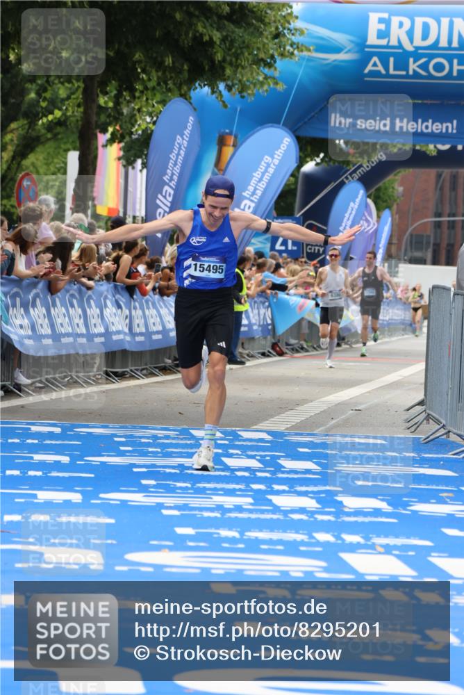 29.06.2025 - hella hamburg halbmarathon Strokosch-Dieckow http://msf.ph/oto/8295201 29.06.2025 10:18:40 Ziel 15495 meine-sportfotos.de