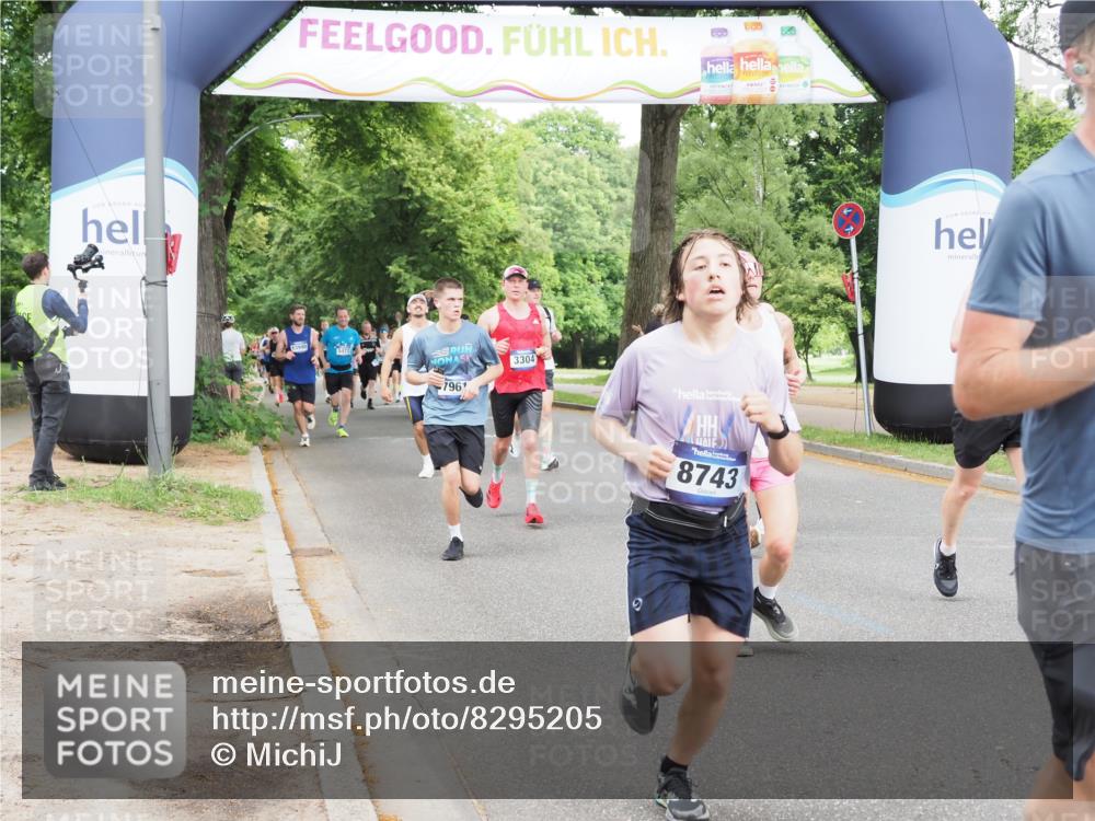 29.06.2025 - hella hamburg halbmarathon MichiJ http://msf.ph/oto/8295205 29.06.2025 10:34:05 Zwischen KM18-KM19 1759, 2048, 2367, 3186, 6054, 6071, 6290, 6373, 6460, 6700, 8023, 8269, 8743, 10792, 11809, 12084, 15133, 15636, 16513, 16624, 17499, 17674, 17892, 18970, 19128 meine-sportfotos.de