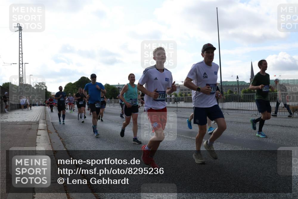 29.06.2025 - hella hamburg halbmarathon Lena Gebhardt http://msf.ph/oto/8295236 29.06.2025 09:59:05 Lombardsbrücke 1154, 18133, 15407, 719, 12527, 1410, 1485, 1506, 1715, 1719, 1727, 1946, 1951, 1972, 2741, 2840, 2883, 2907, 2911, 3037, 3112, 3334, 3715, 3952, 4120, 4167, 4467, 4839, 5077, 5084, 5391, 5420, 5457, 5458, 5492, 5866, 6294, 6390, 6399, 6416, 6629, 6657, 6759, 6877, 7033, 7037, 7082, 7129, 7130, 7232, 7369, 7395, 7716, 7732, 7864, 8068, 8322, 8509, 8639, 8721, 8772, 8798, 9655, 9727, 9770, 9884, 9922, 10266, 10488 meine-sportfotos.de