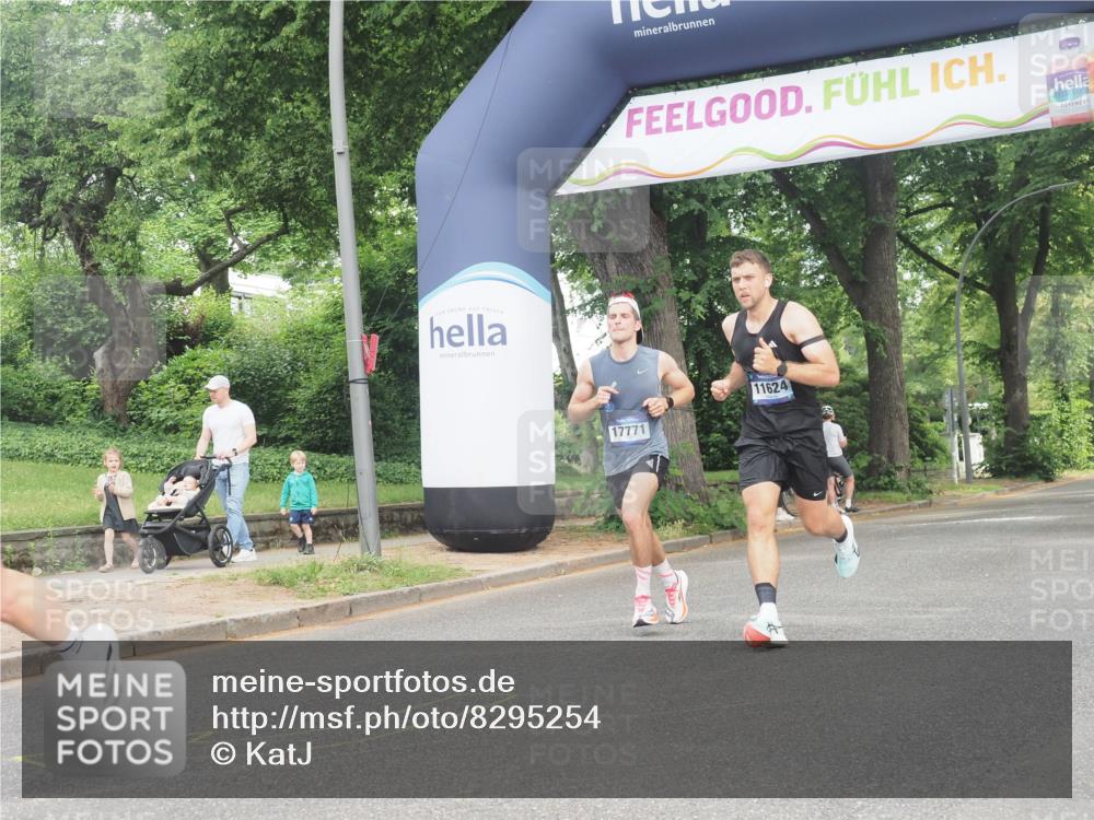 29.06.2025 - hella hamburg halbmarathon KatJ http://msf.ph/oto/8295254 29.06.2025 10:13:23 Zwischen KM18-KM19 2618, 7834, 7862 meine-sportfotos.de