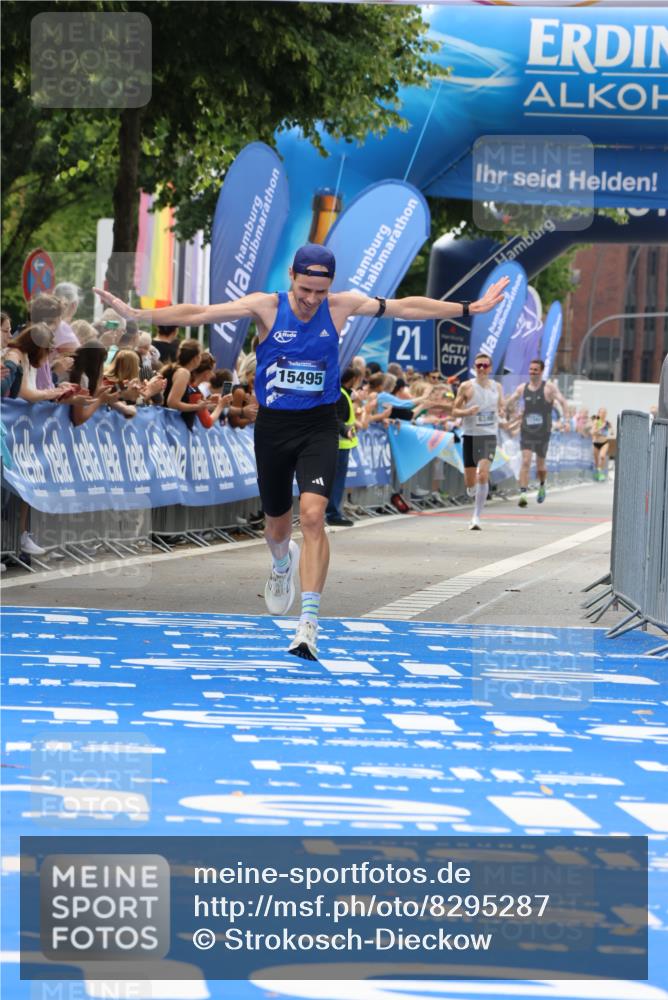 29.06.2025 - hella hamburg halbmarathon Strokosch-Dieckow http://msf.ph/oto/8295287 29.06.2025 10:18:40 Ziel 15495 meine-sportfotos.de