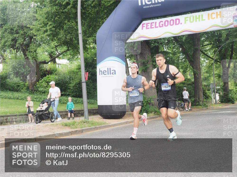 29.06.2025 - hella hamburg halbmarathon KatJ http://msf.ph/oto/8295305 29.06.2025 10:13:23 Zwischen KM18-KM19 2618, 7834, 7862 meine-sportfotos.de