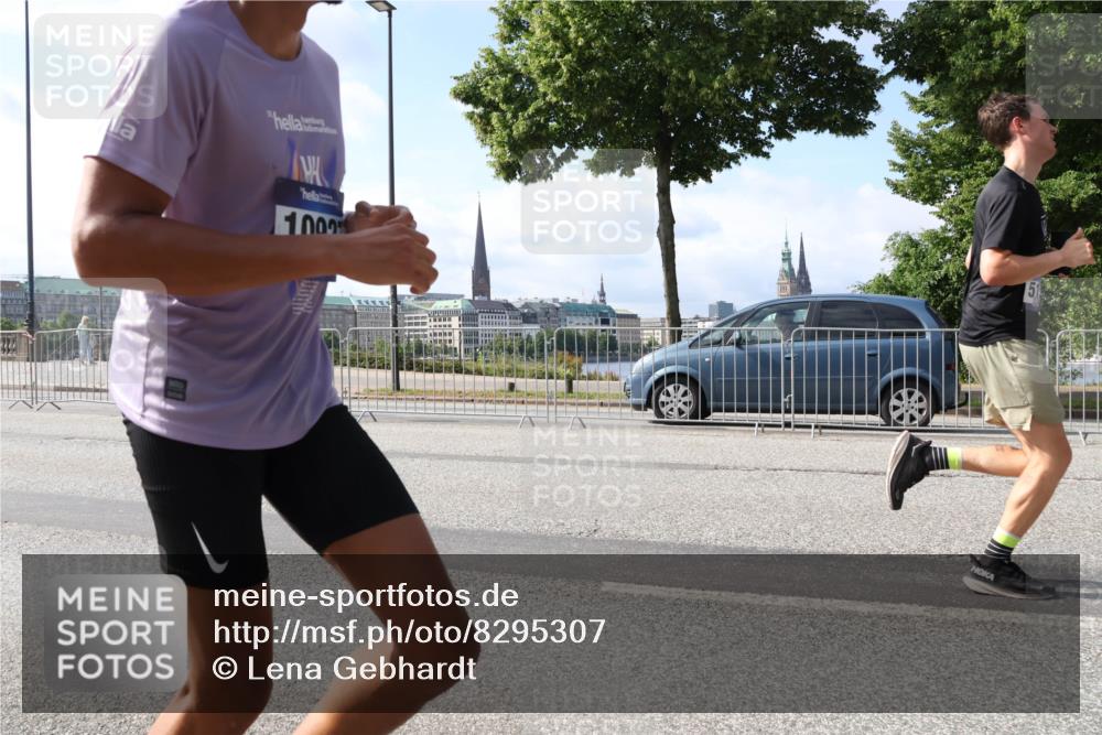 29.06.2025 - hella hamburg halbmarathon Lena Gebhardt http://msf.ph/oto/8295307 29.06.2025 09:46:41 Lombardsbrücke 1000, 1053, 1344, 1577, 1889, 2243, 3843, 3955, 4477, 4944, 5042, 5048, 5152, 5660, 6683, 7080, 7466, 7534, 7622, 7628, 7845, 7867, 7901, 8312, 8323, 8784, 8864, 8956, 10298, 10477, 10865, 10927, 10929, 11230, 11304, 11661, 11833, 11898, 12447, 12899, 12987, 13199, 13252, 13493, 13494, 13617, 13729, 13961, 14276, 14310, 15391, 15902, 16065, 16140, 16243, 16811, 16931, 16957, 17213 meine-sportfotos.de