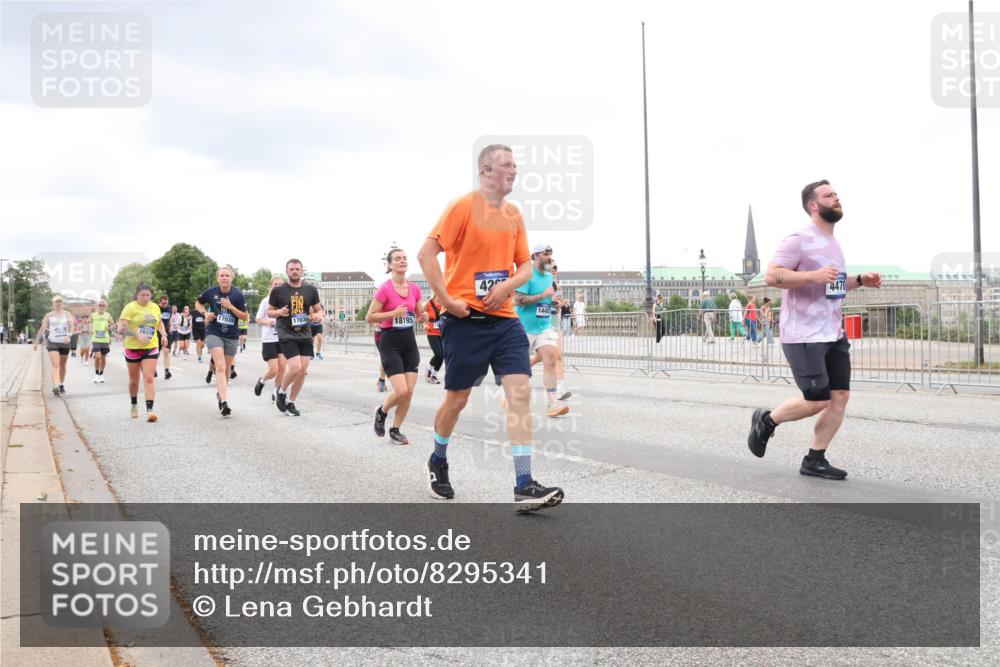 29.06.2025 - hella hamburg halbmarathon Lena Gebhardt http://msf.ph/oto/8295341 29.06.2025 10:56:04 Lombardsbrücke 16336, 17039, 17038, 18195, 42, 4470, 14452, 1113, 1738, 1909, 2095, 2793, 3101, 3244, 3257, 3268, 4083, 4265, 4354, 4470, 4473, 4836, 4896, 5220, 5222, 5306, 5575, 5580, 5693, 5757, 5994, 6055, 6056, 6113, 6257, 6494, 6594, 6968, 7025, 7028, 7516, 7616, 7969, 8005, 8110, 8305, 8517, 8527, 8532, 8533, 8648, 9435, 9548, 9606, 9838, 9861, 9865, 9948, 9953, 9956, 10094, 10436, 10438, 10449, 10593, 10640, 10740, 10784, 10987, 11903, 11962, 11963, 12695 meine-sportfotos.de