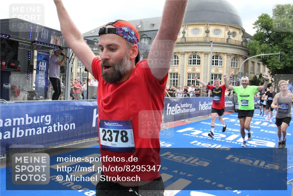 29.06.2025 - hella hamburg halbmarathon Michael Strokosch http://msf.ph/oto/8295347 29.06.2025 10:56:54 Ziel 1955, 2378, 2741, 3836, 5418, 6835, 7716, 8825, 13816, 14461, 16008, 16009, 16620, 16679, 17133 meine-sportfotos.de