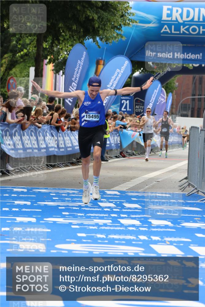 29.06.2025 - hella hamburg halbmarathon Strokosch-Dieckow http://msf.ph/oto/8295362 29.06.2025 10:18:40 Ziel 15495 meine-sportfotos.de