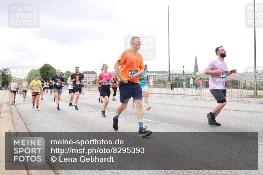 29.06.2025 - hella hamburg halbmarathon Lena Gebhardt http://msf.ph/oto/8295393 29.06.2025 10:56:04 Lombardsbrücke 16336, 17039, 17038, 18195, 42, 1445, 4470, 1113, 1738, 1909, 2095, 2793, 3101, 3244, 3257, 3268, 4083, 4265, 4354, 4470, 4473, 4836, 4896, 5220, 5222, 5306, 5575, 5580, 5693, 5757, 5994, 6055, 6056, 6113, 6257, 6494, 6594, 6968, 7025, 7028, 7516, 7616, 7969, 8005, 8110, 8305, 8517, 8527, 8532, 8533, 8648, 9435, 9548, 9606, 9838, 9861, 9865, 9948, 9953, 9956, 10094, 10436, 10438, 10449, 10593, 10640, 10740, 10784, 10987, 11903, 11962, 11963, 12695 meine-sportfotos.de
