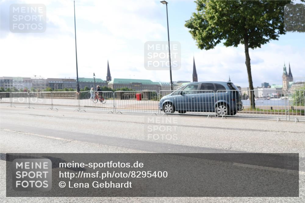 29.06.2025 - hella hamburg halbmarathon Lena Gebhardt http://msf.ph/oto/8295400 29.06.2025 09:46:42 Lombardsbrücke 1053, 1344, 1411, 1577, 1889, 2243, 3843, 3955, 4477, 4944, 5048, 5152, 5193, 5660, 6683, 7080, 7466, 7534, 7622, 7628, 7845, 7867, 7901, 8312, 8323, 8784, 8864, 8956, 10298, 10477, 10865, 10927, 10929, 11230, 11304, 11661, 11898, 12447, 12899, 12987, 13199, 13252, 13493, 13494, 13617, 13729, 13961, 14276, 14310, 15391, 15902, 16065, 16140, 16243, 16811, 16931, 16957, 17213 meine-sportfotos.de