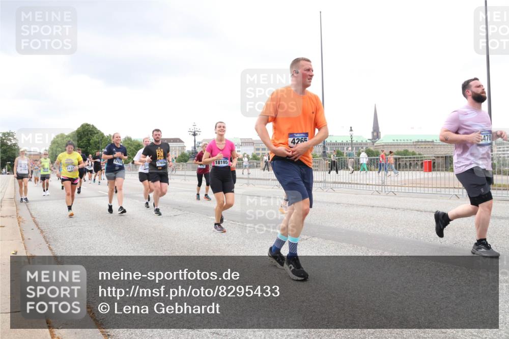 29.06.2025 - hella hamburg halbmarathon Lena Gebhardt http://msf.ph/oto/8295433 29.06.2025 10:56:05 Lombardsbrücke 17039, 17038, 14221, 279, 7516, 18195, 4265, 470, 1113, 1738, 1909, 2095, 2793, 3101, 3244, 3257, 3268, 4083, 4265, 4354, 4470, 4473, 4836, 4896, 5220, 5222, 5306, 5575, 5580, 5693, 5757, 5994, 6055, 6056, 6113, 6257, 6494, 6594, 6968, 7025, 7028, 7516, 7616, 7969, 8005, 8110, 8305, 8517, 8527, 8532, 8533, 8648, 9435, 9548, 9606, 9838, 9861, 9865, 9948, 9953, 9956, 10094, 10436, 10438, 10449, 10593, 10640, 10740, 10784, 10987, 11903, 11962, 11963, 12695 meine-sportfotos.de