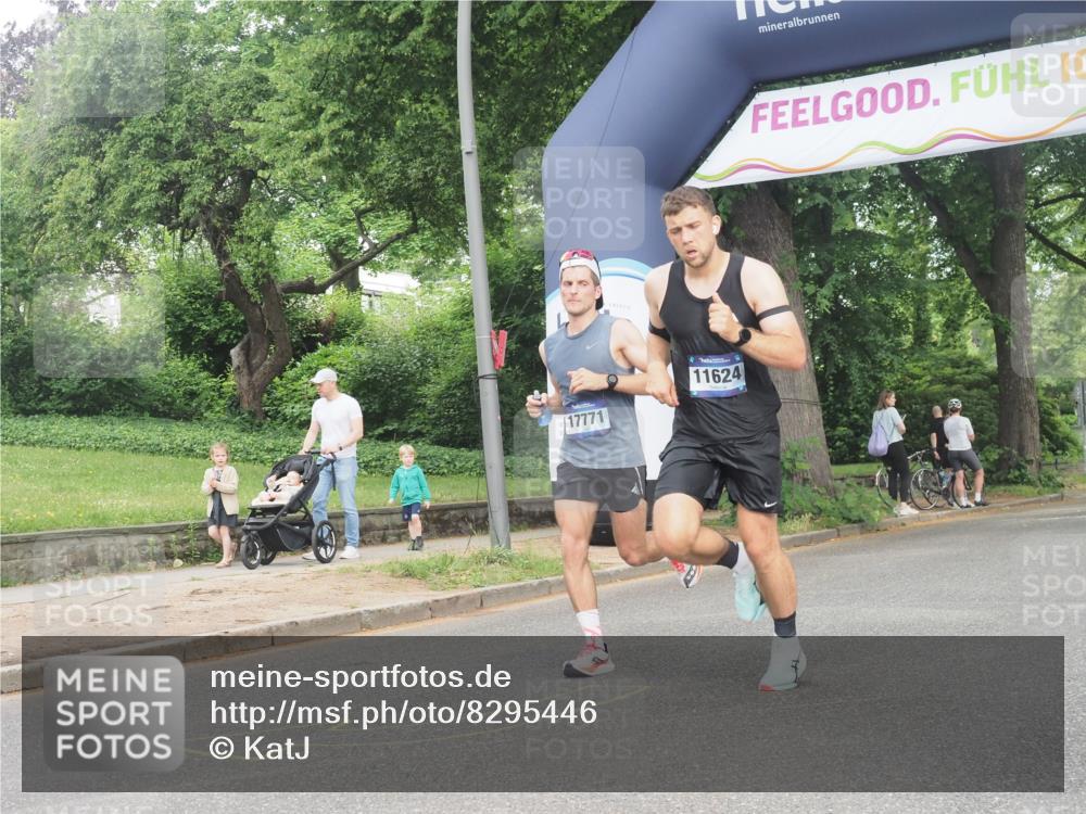 29.06.2025 - hella hamburg halbmarathon KatJ http://msf.ph/oto/8295446 29.06.2025 10:13:24 Zwischen KM18-KM19 2618, 7834, 7862 meine-sportfotos.de