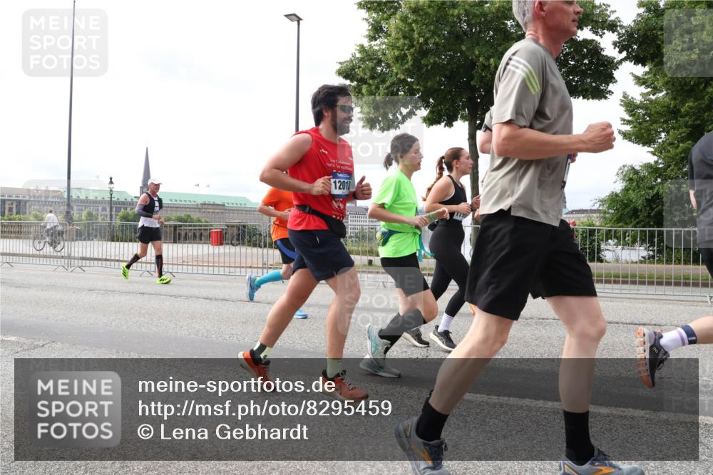 29.06.2025 - hella hamburg halbmarathon Lena Gebhardt http://msf.ph/oto/8295459 29.06.2025 10:21:30 Lombardsbrücke 12018, 1028, 1072, 1266, 1401, 1658, 1668, 2271, 2383, 2529, 2635, 2815, 2956, 2986, 3122, 3161, 3453, 3770, 3817, 3825, 3826, 4375, 4376, 4697, 4786, 5061, 5122, 5373, 5395, 5412, 5493, 5759, 5767, 5957, 6086, 6103, 6275, 6308, 6475, 6805, 6844, 7228, 7375, 7522, 7553, 7608, 7612, 7781, 8095, 8286, 8715, 8726, 8844, 8896, 9100, 9108, 9369, 9483, 9499, 9501, 9532, 9624, 10374, 10602, 10874, 11698, 12175, 13057, 13508 meine-sportfotos.de