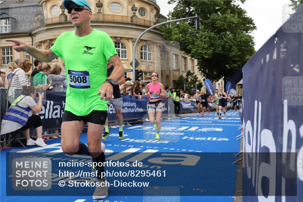 29.06.2025 - hella hamburg halbmarathon Strokosch-Dieckow http://msf.ph/oto/8295461 29.06.2025 10:51:38 Ziel 5008, 6286, 7224, 8819, 10691, 13327, 14012, 14458, 15496, 15727, 15831, 15899, 17682, 19007, 19020, 19053 meine-sportfotos.de
