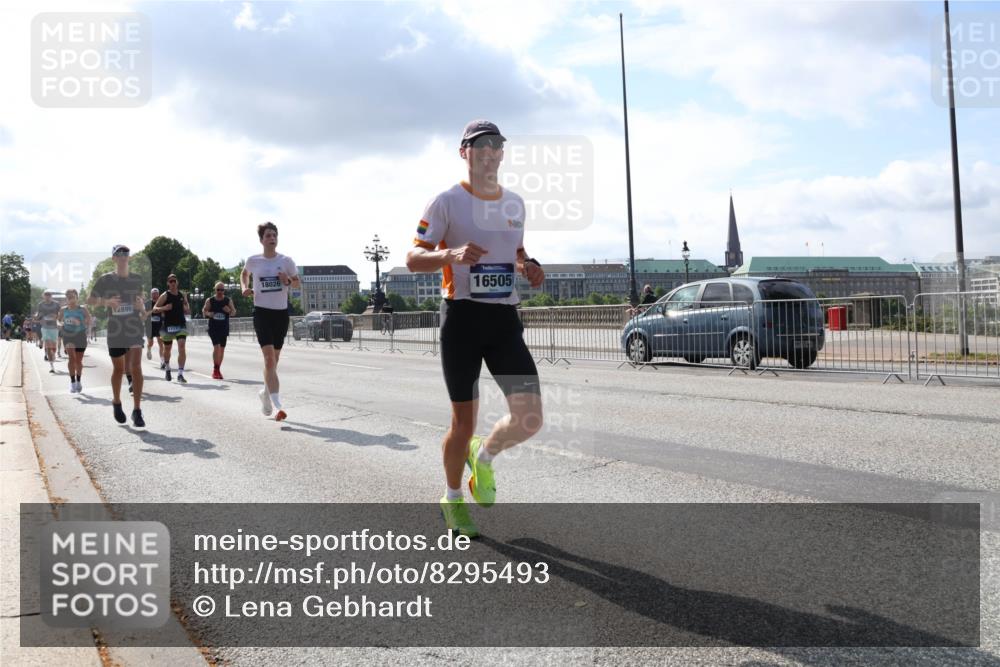 29.06.2025 - hella hamburg halbmarathon Lena Gebhardt http://msf.ph/oto/8295493 29.06.2025 09:46:42 Lombardsbrücke 18026, 12899, 16505, 1053, 1344, 1411, 1577, 1889, 2243, 3843, 3955, 4477, 4944, 5048, 5152, 5193, 5660, 6683, 7080, 7466, 7534, 7622, 7628, 7845, 7867, 7901, 8312, 8323, 8784, 8864, 8956, 10298, 10477, 10865, 10927, 10929, 11230, 11304, 11661, 11898, 12447, 12899, 12987, 13199, 13252, 13493, 13494, 13617, 13729, 13961, 14276, 14310, 15391, 15902, 16065, 16140, 16243, 16811, 16931, 16957, 17213 meine-sportfotos.de