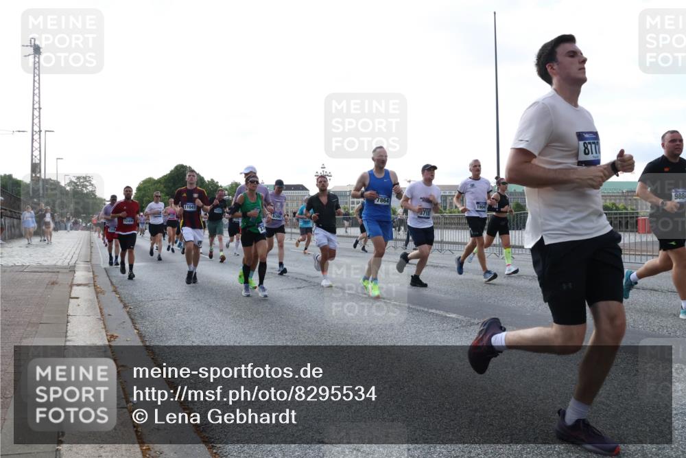 29.06.2025 - hella hamburg halbmarathon Lena Gebhardt http://msf.ph/oto/8295534 29.06.2025 09:59:10 Lombardsbrücke 12495, 7864, 1904, 11041, 3715, 8177, 9884, 1319, 1410, 1485, 1506, 1595, 1715, 1719, 1946, 1951, 1972, 2282, 2741, 2840, 2883, 2907, 2911, 3037, 3112, 3334, 3715, 3952, 4467, 4839, 5077, 5084, 5299, 5391, 5420, 5457, 5458, 5465, 5492, 5866, 6294, 6390, 6399, 6416, 6629, 6657, 7033, 7037, 7082, 7129, 7130, 7232, 7369, 7395, 7732, 7833, 7864, 8068, 8322, 8509, 8542, 8639, 8652, 8721, 8772, 8798, 8929, 9655, 9727, 9770, 9884, 9903, 9922, 10020, 10266, 10488 meine-sportfotos.de