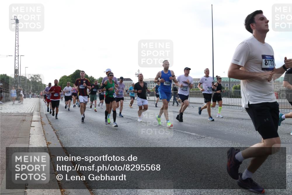 29.06.2025 - hella hamburg halbmarathon Lena Gebhardt http://msf.ph/oto/8295568 29.06.2025 09:59:10 Lombardsbrücke 7864, 11041, 3715, 1904, 8172, 1319, 1410, 1485, 1506, 1595, 1715, 1719, 1946, 1951, 1972, 2282, 2741, 2840, 2883, 2907, 2911, 3037, 3112, 3334, 3715, 3952, 4467, 4839, 5077, 5084, 5299, 5391, 5420, 5457, 5458, 5465, 5492, 5866, 6294, 6390, 6399, 6416, 6629, 6657, 7033, 7037, 7082, 7129, 7130, 7232, 7369, 7395, 7732, 7833, 7864, 8068, 8322, 8509, 8542, 8639, 8652, 8721, 8772, 8798, 8929, 9655, 9727, 9770, 9884, 9903, 9922, 10020, 10266, 10488 meine-sportfotos.de
