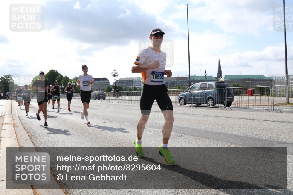 29.06.2025 - hella hamburg halbmarathon Lena Gebhardt http://msf.ph/oto/8295604 29.06.2025 09:46:42 Lombardsbrücke 12899, 17137, 18026, 16505, 1053, 1344, 1411, 1577, 1889, 2243, 3843, 3955, 4477, 4944, 5048, 5152, 5193, 5660, 6683, 7080, 7466, 7534, 7622, 7628, 7845, 7867, 7901, 8312, 8323, 8784, 8864, 8956, 10298, 10477, 10865, 10927, 10929, 11230, 11304, 11661, 11898, 12447, 12899, 12987, 13199, 13252, 13493, 13494, 13617, 13729, 13961, 14276, 14310, 15391, 15902, 16065, 16140, 16243, 16811, 16931, 16957, 17213 meine-sportfotos.de