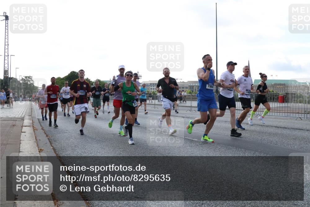 29.06.2025 - hella hamburg halbmarathon Lena Gebhardt http://msf.ph/oto/8295635 29.06.2025 09:59:11 Lombardsbrücke 12495, 11041, 16334, 7864, 1900, 1319, 1366, 1410, 1485, 1506, 1595, 1715, 1719, 1946, 1951, 1972, 2282, 2741, 2840, 2907, 2911, 3037, 3112, 3334, 3715, 3952, 4467, 4839, 5077, 5084, 5299, 5391, 5420, 5457, 5458, 5465, 5492, 5866, 6294, 6390, 6399, 6414, 6415, 6416, 6629, 6657, 7033, 7037, 7082, 7129, 7130, 7232, 7369, 7395, 7732, 7833, 7864, 8068, 8322, 8509, 8542, 8639, 8652, 8721, 8772, 8798, 8929, 9655, 9727, 9770, 9884, 9903, 9922, 10020, 10266, 10488 meine-sportfotos.de