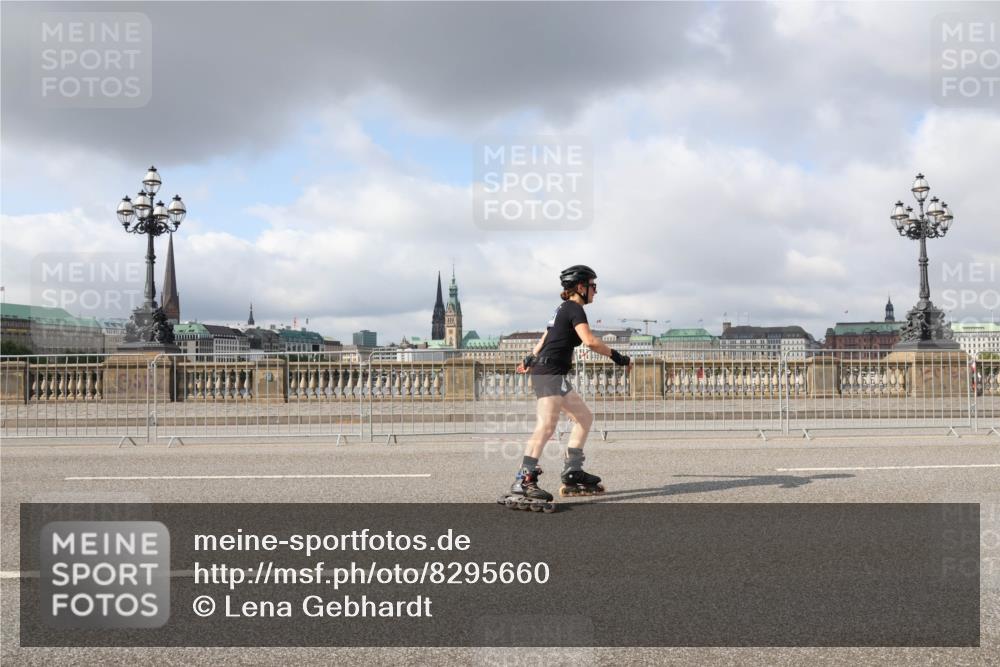 29.06.2025 - hella hamburg halbmarathon Lena Gebhardt http://msf.ph/oto/8295660 29.06.2025 09:06:00 Lombardsbrücke  meine-sportfotos.de