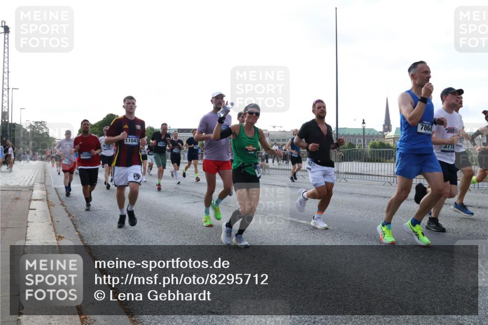 29.06.2025 - hella hamburg halbmarathon Lena Gebhardt http://msf.ph/oto/8295712 29.06.2025 09:59:11 Lombardsbrücke 1506, 12495, 11041, 16334, 1634, 792, 7864, 3715, 1319, 1366, 1410, 1485, 1506, 1595, 1715, 1719, 1946, 1951, 1972, 2282, 2741, 2840, 2907, 2911, 3037, 3112, 3334, 3715, 3952, 4467, 4839, 5077, 5084, 5299, 5391, 5420, 5457, 5458, 5465, 5492, 5866, 6294, 6390, 6399, 6414, 6415, 6416, 6629, 6657, 7033, 7037, 7082, 7129, 7130, 7232, 7369, 7395, 7732, 7833, 7864, 8068, 8322, 8509, 8542, 8639, 8652, 8721, 8772, 8798, 8929, 9655, 9727, 9770, 9884, 9903, 9922, 10020, 10266, 10488 meine-sportfotos.de