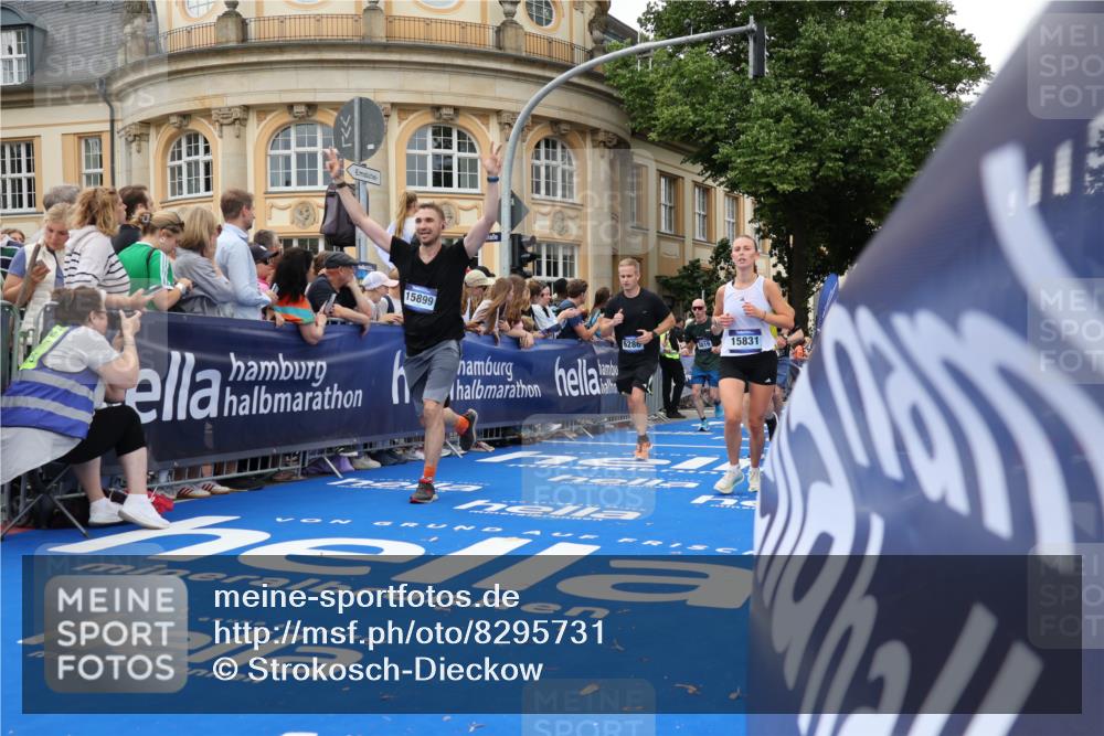 29.06.2025 - hella hamburg halbmarathon Strokosch-Dieckow http://msf.ph/oto/8295731 29.06.2025 10:51:44 Ziel 2396, 6286, 7224, 8710, 8819, 9793, 9959, 12224, 14012, 14458, 15427, 15496, 15727, 15831, 15899, 16907, 17682, 17815, 19020, 19053, 19137 meine-sportfotos.de