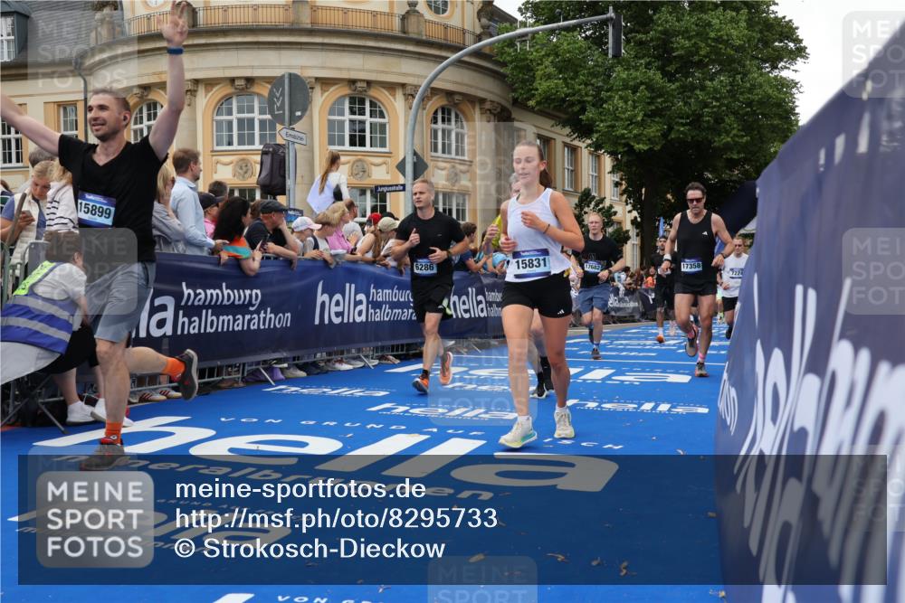 29.06.2025 - hella hamburg halbmarathon Strokosch-Dieckow http://msf.ph/oto/8295733 29.06.2025 10:51:45 Ziel 2396, 2818, 2823, 2880, 4297, 6286, 7224, 8710, 8819, 8856, 9793, 9959, 12224, 14012, 14458, 15427, 15496, 15727, 15831, 15899, 16907, 17682, 17815, 17962, 19020, 19053, 19137 meine-sportfotos.de
