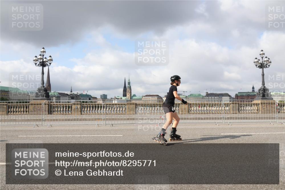 29.06.2025 - hella hamburg halbmarathon Lena Gebhardt http://msf.ph/oto/8295771 29.06.2025 09:06:00 Lombardsbrücke  meine-sportfotos.de