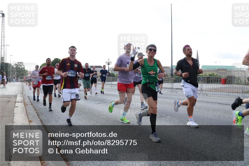 29.06.2025 - hella hamburg halbmarathon Lena Gebhardt http://msf.ph/oto/8295775 29.06.2025 09:59:11 Lombardsbrücke 11041, 16334, 4831, 12495, 1506, 6390, 1319, 1366, 1410, 1485, 1506, 1595, 1715, 1719, 1946, 1951, 1972, 2282, 2741, 2840, 2907, 2911, 3037, 3112, 3334, 3715, 3952, 4467, 4839, 5077, 5084, 5299, 5391, 5420, 5457, 5458, 5465, 5492, 5866, 6294, 6390, 6399, 6414, 6415, 6416, 6629, 6657, 7033, 7037, 7082, 7129, 7130, 7232, 7369, 7395, 7732, 7833, 7864, 8068, 8322, 8509, 8542, 8639, 8652, 8721, 8772, 8798, 8929, 9655, 9727, 9770, 9884, 9903, 9922, 10020, 10266, 10488 meine-sportfotos.de