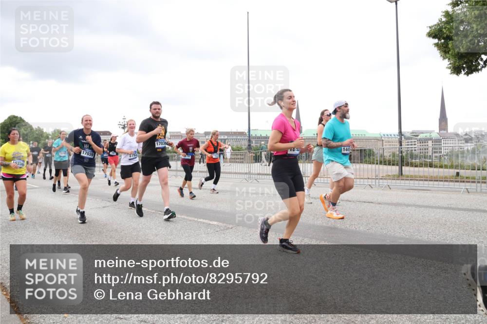 29.06.2025 - hella hamburg halbmarathon Lena Gebhardt http://msf.ph/oto/8295792 29.06.2025 10:56:06 Lombardsbrücke 16336, 15199, 17039, 2793, 17038, 144, 1113, 1738, 1909, 2095, 2793, 3101, 3244, 3257, 3268, 4083, 4265, 4354, 4470, 4473, 4836, 4896, 5220, 5222, 5306, 5575, 5580, 5693, 5757, 5994, 6055, 6056, 6113, 6257, 6494, 6594, 6968, 7025, 7028, 7516, 7616, 7969, 8005, 8110, 8305, 8517, 8527, 8532, 8533, 8648, 8766, 9383, 9435, 9548, 9606, 9838, 9861, 9865, 9948, 9953, 9956, 10436, 10438, 10449, 10593, 10640, 10740, 10784, 10987, 11903, 11962, 11963, 12695 meine-sportfotos.de