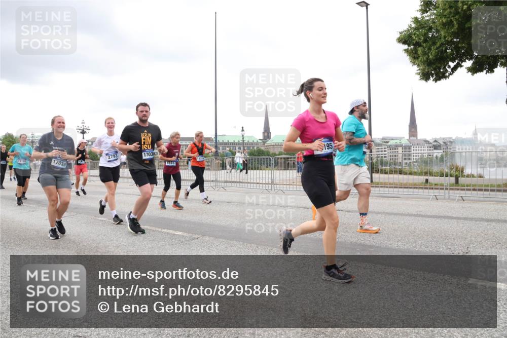 29.06.2025 - hella hamburg halbmarathon Lena Gebhardt http://msf.ph/oto/8295845 29.06.2025 10:56:06 Lombardsbrücke 17039, 2793, 7516, 1113, 1738, 1909, 2095, 2793, 3101, 3244, 3257, 3268, 4083, 4265, 4354, 4470, 4473, 4836, 4896, 5220, 5222, 5306, 5575, 5580, 5693, 5757, 5994, 6055, 6056, 6113, 6257, 6494, 6594, 6968, 7025, 7028, 7516, 7616, 7969, 8005, 8110, 8305, 8517, 8527, 8532, 8533, 8648, 8766, 9383, 9435, 9548, 9606, 9838, 9861, 9865, 9948, 9953, 9956, 10436, 10438, 10449, 10593, 10640, 10740, 10784, 10987, 11903, 11962, 11963, 12695 meine-sportfotos.de