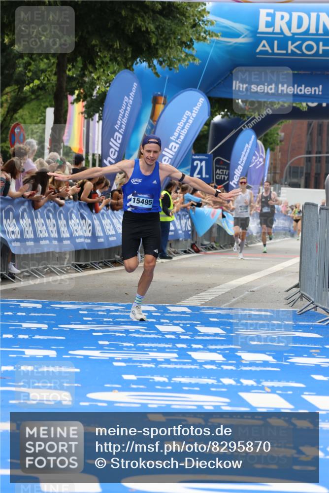 29.06.2025 - hella hamburg halbmarathon Strokosch-Dieckow http://msf.ph/oto/8295870 29.06.2025 10:18:39 Ziel 15495 meine-sportfotos.de