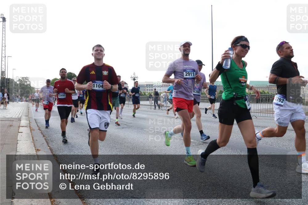 29.06.2025 - hella hamburg halbmarathon Lena Gebhardt http://msf.ph/oto/8295896 29.06.2025 09:59:12 Lombardsbrücke 1506, 12495, 1104, 10266, 2911, 6390, 13792, 1319, 1366, 1410, 1485, 1506, 1595, 1715, 1719, 1946, 1951, 1972, 2282, 2741, 2840, 2911, 3037, 3112, 3334, 3715, 3952, 4467, 4839, 5077, 5299, 5391, 5420, 5457, 5458, 5465, 5492, 5866, 6294, 6390, 6399, 6414, 6415, 6416, 6629, 6657, 7033, 7037, 7082, 7129, 7130, 7232, 7369, 7395, 7732, 7833, 7864, 8068, 8322, 8509, 8542, 8639, 8652, 8721, 8772, 8798, 8929, 9655, 9727, 9770, 9884, 9903, 9922, 10020, 10266, 10488 meine-sportfotos.de