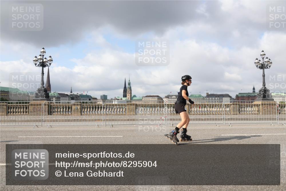 29.06.2025 - hella hamburg halbmarathon Lena Gebhardt http://msf.ph/oto/8295904 29.06.2025 09:06:00 Lombardsbrücke  meine-sportfotos.de