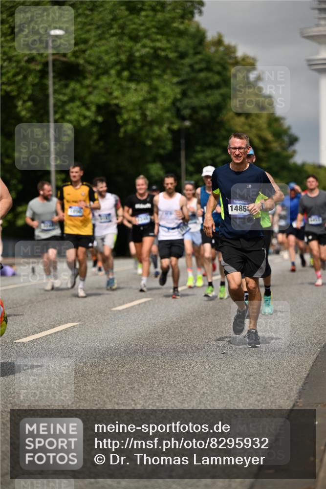 29.06.2025 - hella hamburg halbmarathon Dr. Thomas Lammeyer http://msf.ph/oto/8295932 29.06.2025 10:16:14 Kennedybrücke 1249, 1610, 1785, 1850, 1851, 2963, 2964, 3182, 3248, 3262, 3746, 4453, 4499, 5150, 5166, 5176, 6822, 6871, 6966, 7907, 8206, 8207, 8971, 9119, 9253, 9405, 9428, 10685 meine-sportfotos.de
