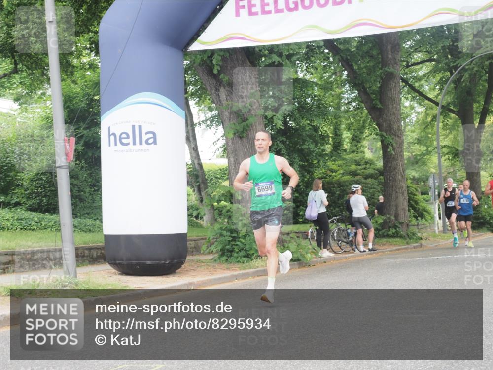 29.06.2025 - hella hamburg halbmarathon KatJ http://msf.ph/oto/8295934 29.06.2025 10:13:31 Zwischen KM18-KM19 6699 meine-sportfotos.de