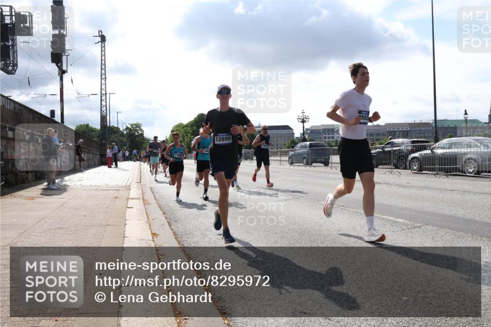 29.06.2025 - hella hamburg halbmarathon Lena Gebhardt http://msf.ph/oto/8295972 29.06.2025 09:46:43 Lombardsbrücke 1349, 349, 12899, 802, 1053, 1344, 1411, 1577, 1889, 2243, 3955, 4477, 4944, 5048, 5152, 5193, 5660, 6683, 7080, 7466, 7534, 7622, 7628, 7845, 7867, 7901, 8312, 8323, 8784, 8864, 8956, 10298, 10477, 10865, 10927, 10929, 11230, 11304, 11661, 11898, 12447, 12899, 12987, 13199, 13252, 13493, 13494, 13617, 13729, 13961, 14276, 14310, 14385, 15391, 15902, 16065, 16140, 16243, 16811, 16931, 16957, 17213 meine-sportfotos.de
