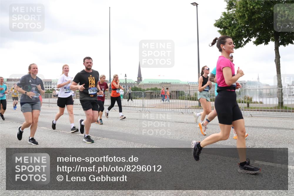 29.06.2025 - hella hamburg halbmarathon Lena Gebhardt http://msf.ph/oto/8296012 29.06.2025 10:56:06 Lombardsbrücke 5199, 639, 2793, 17038, 0413, 1113, 1738, 1909, 2095, 2793, 3101, 3244, 3257, 3268, 4083, 4265, 4354, 4470, 4473, 4836, 4896, 5220, 5222, 5306, 5575, 5580, 5693, 5757, 5994, 6055, 6056, 6113, 6257, 6494, 6594, 6968, 7025, 7028, 7516, 7616, 7969, 8005, 8110, 8305, 8517, 8527, 8532, 8533, 8648, 8766, 9383, 9435, 9548, 9606, 9838, 9861, 9865, 9948, 9953, 9956, 10436, 10438, 10449, 10593, 10640, 10740, 10784, 10987, 11903, 11962, 11963, 12695 meine-sportfotos.de