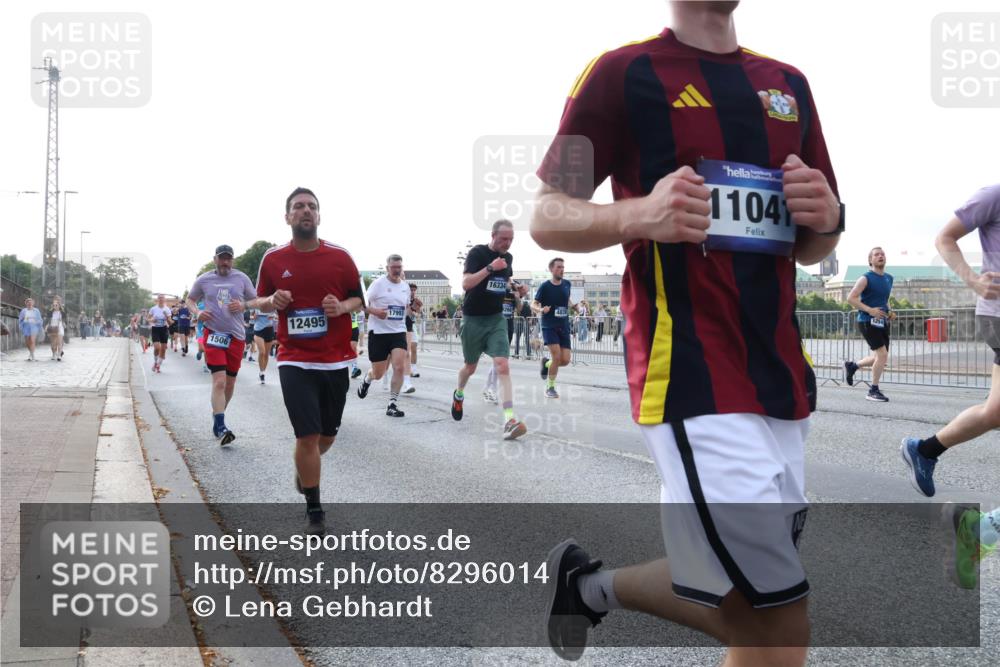 29.06.2025 - hella hamburg halbmarathon Lena Gebhardt http://msf.ph/oto/8296014 29.06.2025 09:59:12 Lombardsbrücke 1506, 12495, 17993, 16334, 1104, 1294, 1319, 1366, 1410, 1485, 1506, 1595, 1715, 1719, 1946, 1951, 1972, 2282, 2741, 2840, 2911, 3037, 3112, 3334, 3715, 3952, 4467, 4839, 5077, 5299, 5391, 5420, 5457, 5458, 5465, 5492, 5866, 6294, 6390, 6399, 6414, 6415, 6416, 6629, 6657, 7033, 7037, 7082, 7129, 7130, 7232, 7369, 7395, 7732, 7833, 7864, 8068, 8322, 8509, 8542, 8639, 8652, 8721, 8772, 8798, 8929, 9655, 9727, 9770, 9884, 9903, 9922, 10020, 10266, 10488 meine-sportfotos.de