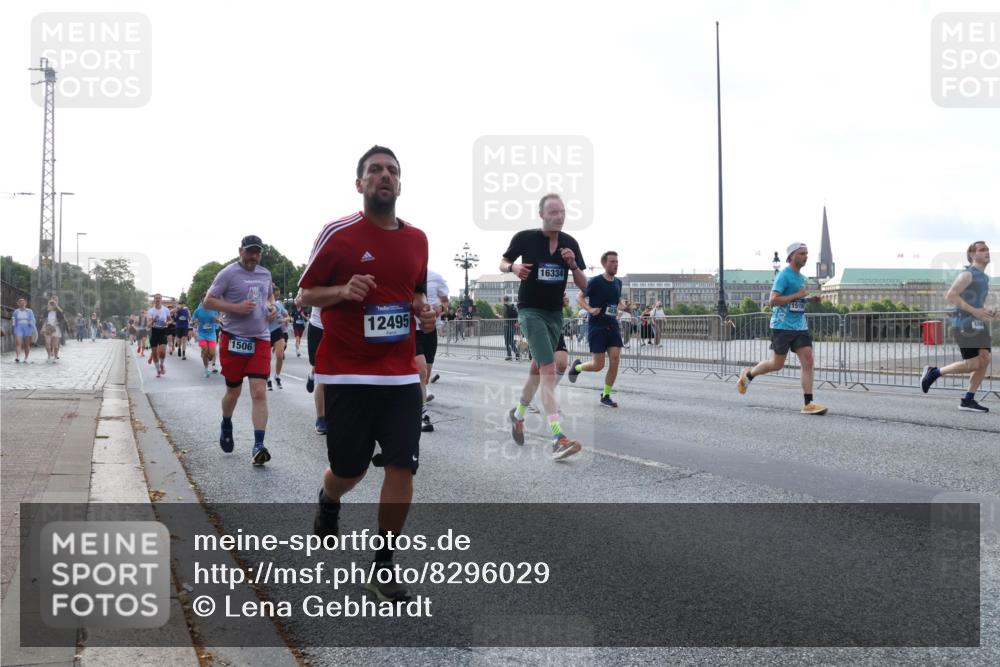29.06.2025 - hella hamburg halbmarathon Lena Gebhardt http://msf.ph/oto/8296029 29.06.2025 09:59:13 Lombardsbrücke 1506, 12495, 16334, 15155, 1319, 1366, 1410, 1485, 1506, 1595, 1642, 1715, 1719, 1946, 1951, 1972, 2282, 2630, 2741, 2840, 2911, 3037, 3112, 3334, 3715, 3952, 4467, 4839, 5077, 5299, 5391, 5420, 5457, 5458, 5465, 5492, 5866, 6294, 6390, 6399, 6414, 6415, 6416, 6629, 6657, 7033, 7037, 7082, 7129, 7130, 7232, 7369, 7395, 7732, 7833, 7864, 8068, 8322, 8509, 8542, 8639, 8652, 8721, 8772, 8798, 8929, 9655, 9727, 9770, 9884, 9903, 9922, 10020, 10266, 10488 meine-sportfotos.de