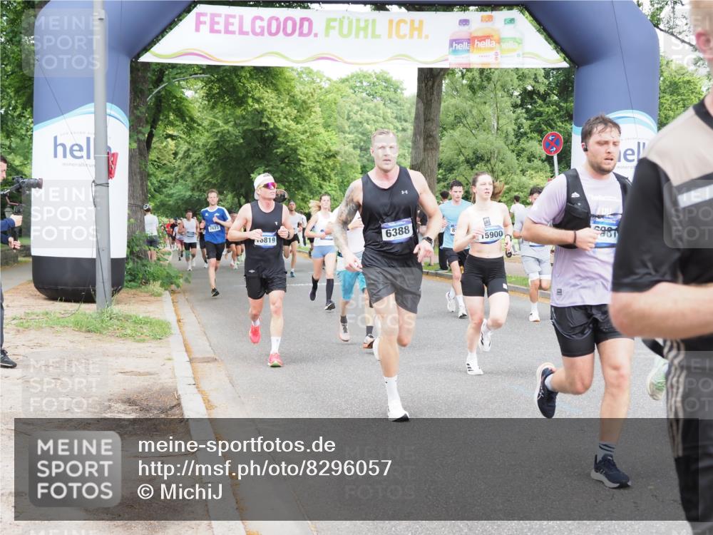 29.06.2025 - hella hamburg halbmarathon MichiJ http://msf.ph/oto/8296057 29.06.2025 10:34:14 Zwischen KM18-KM19 1012, 2189, 2842, 3304, 4091, 4237, 4345, 4949, 5472, 6388, 7961, 8577, 9232, 11094, 13940, 14034, 14804, 14911, 15206, 15563, 15900, 16081, 16819, 17190, 18346 meine-sportfotos.de