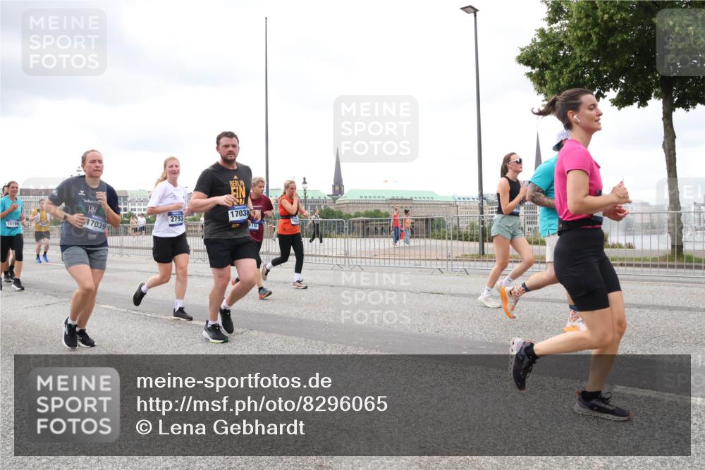 29.06.2025 - hella hamburg halbmarathon Lena Gebhardt http://msf.ph/oto/8296065 29.06.2025 10:56:06 Lombardsbrücke 15199, 17039, 2793, 17038, 676, 1113, 1738, 1909, 2095, 2793, 3101, 3244, 3257, 3268, 4083, 4265, 4354, 4470, 4473, 4836, 4896, 5220, 5222, 5306, 5575, 5580, 5693, 5757, 5994, 6055, 6056, 6113, 6257, 6494, 6594, 6968, 7025, 7028, 7516, 7616, 7969, 8005, 8110, 8305, 8517, 8527, 8532, 8533, 8648, 8766, 9383, 9435, 9548, 9606, 9838, 9861, 9865, 9948, 9953, 9956, 10436, 10438, 10449, 10593, 10640, 10740, 10784, 10987, 11903, 11962, 11963, 12695 meine-sportfotos.de