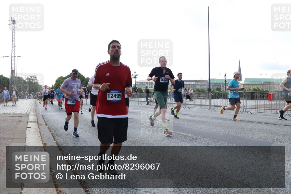 29.06.2025 - hella hamburg halbmarathon Lena Gebhardt http://msf.ph/oto/8296067 29.06.2025 09:59:13 Lombardsbrücke 1506, 12495, 16334, 1319, 1366, 1410, 1485, 1506, 1595, 1642, 1715, 1719, 1946, 1951, 1972, 2282, 2630, 2741, 2840, 2911, 3037, 3112, 3334, 3715, 3952, 4467, 4839, 5077, 5299, 5391, 5420, 5457, 5458, 5465, 5492, 5866, 6294, 6390, 6399, 6414, 6415, 6416, 6629, 6657, 7033, 7037, 7082, 7129, 7130, 7232, 7369, 7395, 7732, 7833, 7864, 8068, 8322, 8509, 8542, 8639, 8652, 8721, 8772, 8798, 8929, 9655, 9727, 9770, 9884, 9903, 9922, 10020, 10266, 10488 meine-sportfotos.de