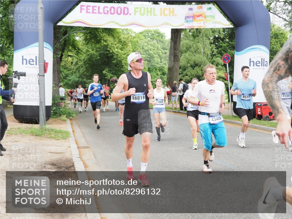 29.06.2025 - hella hamburg halbmarathon MichiJ http://msf.ph/oto/8296132 29.06.2025 10:34:15 Zwischen KM18-KM19 2189, 2842, 4091, 4237, 4345, 4949, 5472, 6388, 8577, 11094, 13940, 14034, 14804, 14911, 15206, 15563, 15900, 16081, 16819, 17190, 18346 meine-sportfotos.de