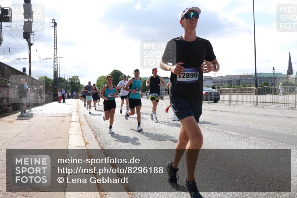 29.06.2025 - hella hamburg halbmarathon Lena Gebhardt http://msf.ph/oto/8296188 29.06.2025 09:46:44 Lombardsbrücke 1349, 493, 17137, 2899, 1053, 1344, 1411, 1577, 1889, 2243, 3955, 4477, 4944, 5048, 5152, 5193, 5660, 6683, 7080, 7466, 7534, 7622, 7628, 7845, 7867, 7901, 8312, 8323, 8784, 8864, 8956, 10298, 10477, 10865, 10927, 10929, 11230, 11304, 11661, 11898, 12447, 12899, 12987, 13199, 13252, 13493, 13494, 13617, 13729, 13961, 14276, 14310, 14385, 15391, 15902, 16065, 16140, 16243, 16811, 16931, 16957, 17213 meine-sportfotos.de