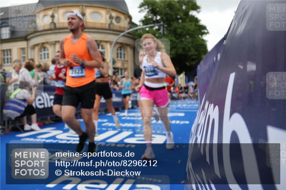 29.06.2025 - hella hamburg halbmarathon Strokosch-Dieckow http://msf.ph/oto/8296212 29.06.2025 10:51:55 Ziel 2818, 2823, 2880, 4033, 4297, 5102, 5336, 6390, 7130, 7409, 7724, 8413, 8856, 8977, 9793, 9959, 10057, 13799, 15356, 15427, 15506, 15690, 17815, 17962, 17978, 18869, 19137 meine-sportfotos.de
