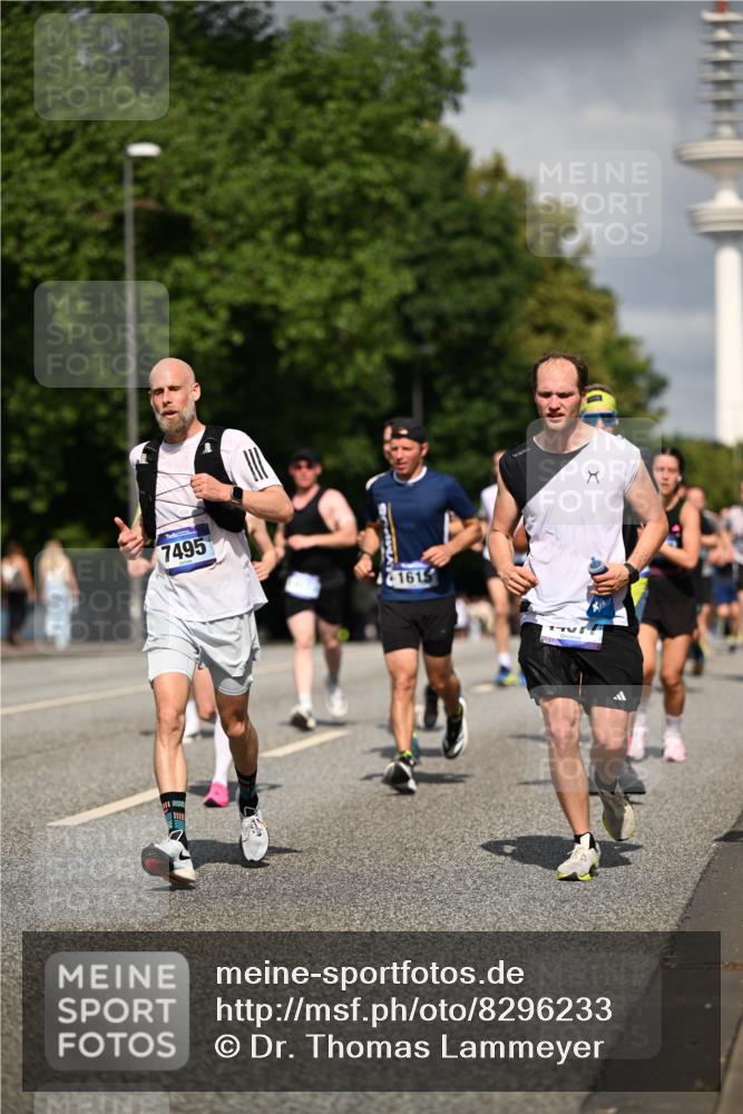 29.06.2025 - hella hamburg halbmarathon Dr. Thomas Lammeyer http://msf.ph/oto/8296233 29.06.2025 09:53:35 Kennedybrücke 1615, 1675, 1800, 1803, 1975, 2324, 2415, 2568, 2826, 2949, 3332, 3431, 3530, 4303, 4425, 4528, 5248, 5436, 5791, 5803, 6682, 7495, 7774, 7796, 8629, 8925, 9294, 9302, 9711, 9979, 10894 meine-sportfotos.de